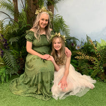 Load image into Gallery viewer, Teacup Sparrow Family Forest Experience